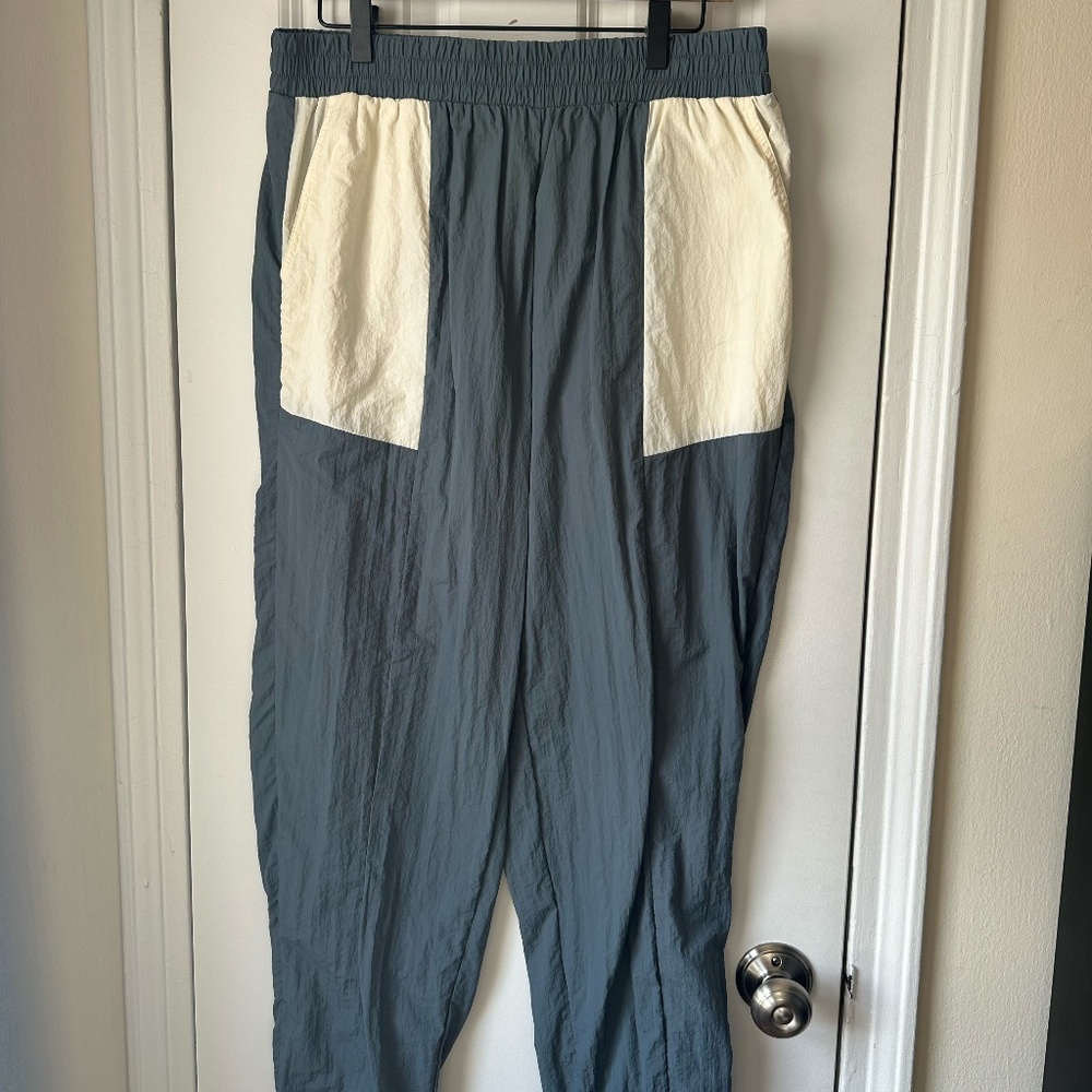 Fabletics Kickback Two-Tone Track Pant - XL